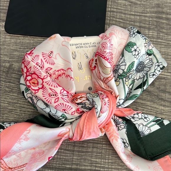 Piper K | Floral Scarfs Set- Pink and Green - Picture 3 of 4